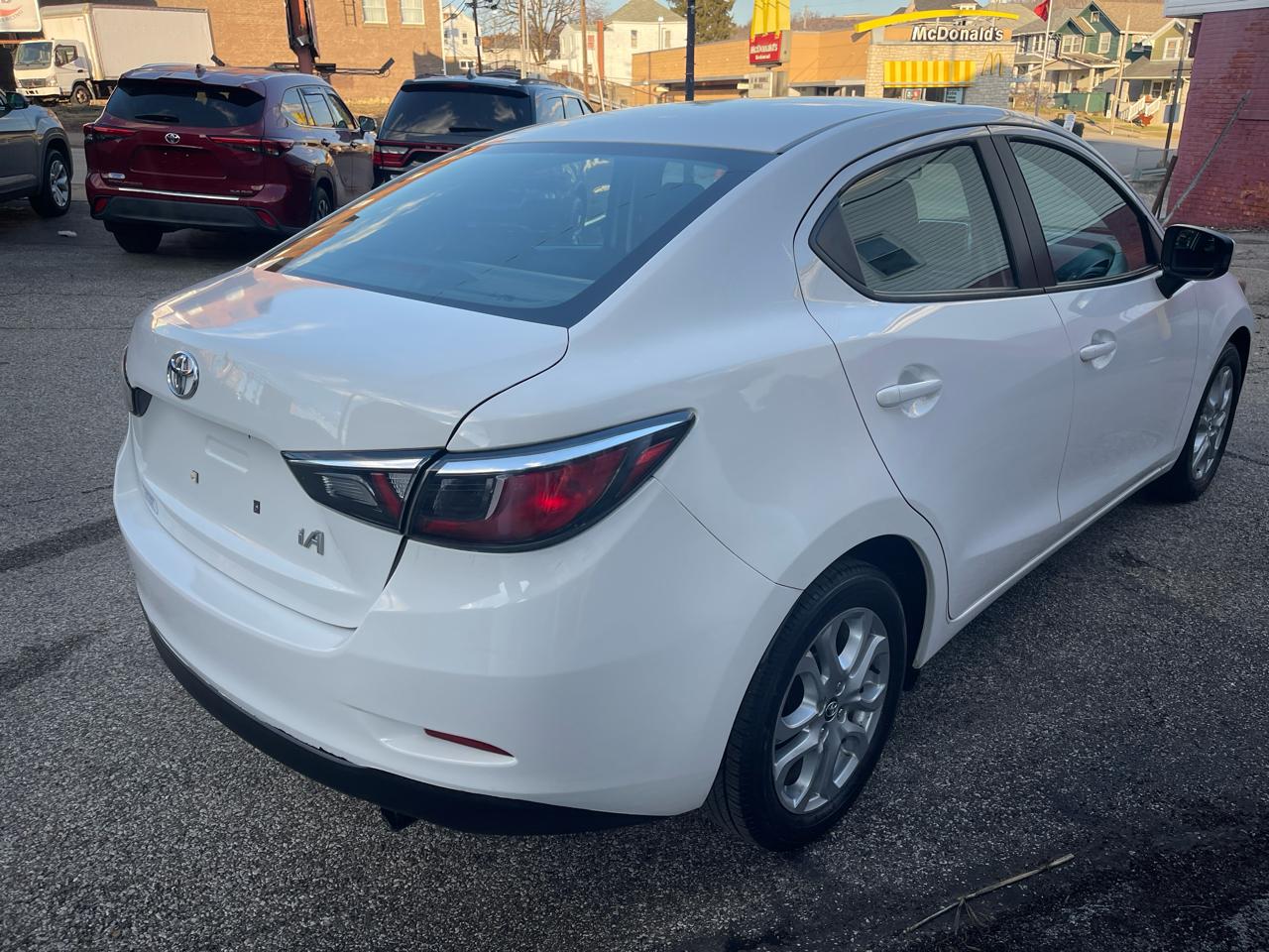 Toyota Yaris iA Auto (Natl) 2017