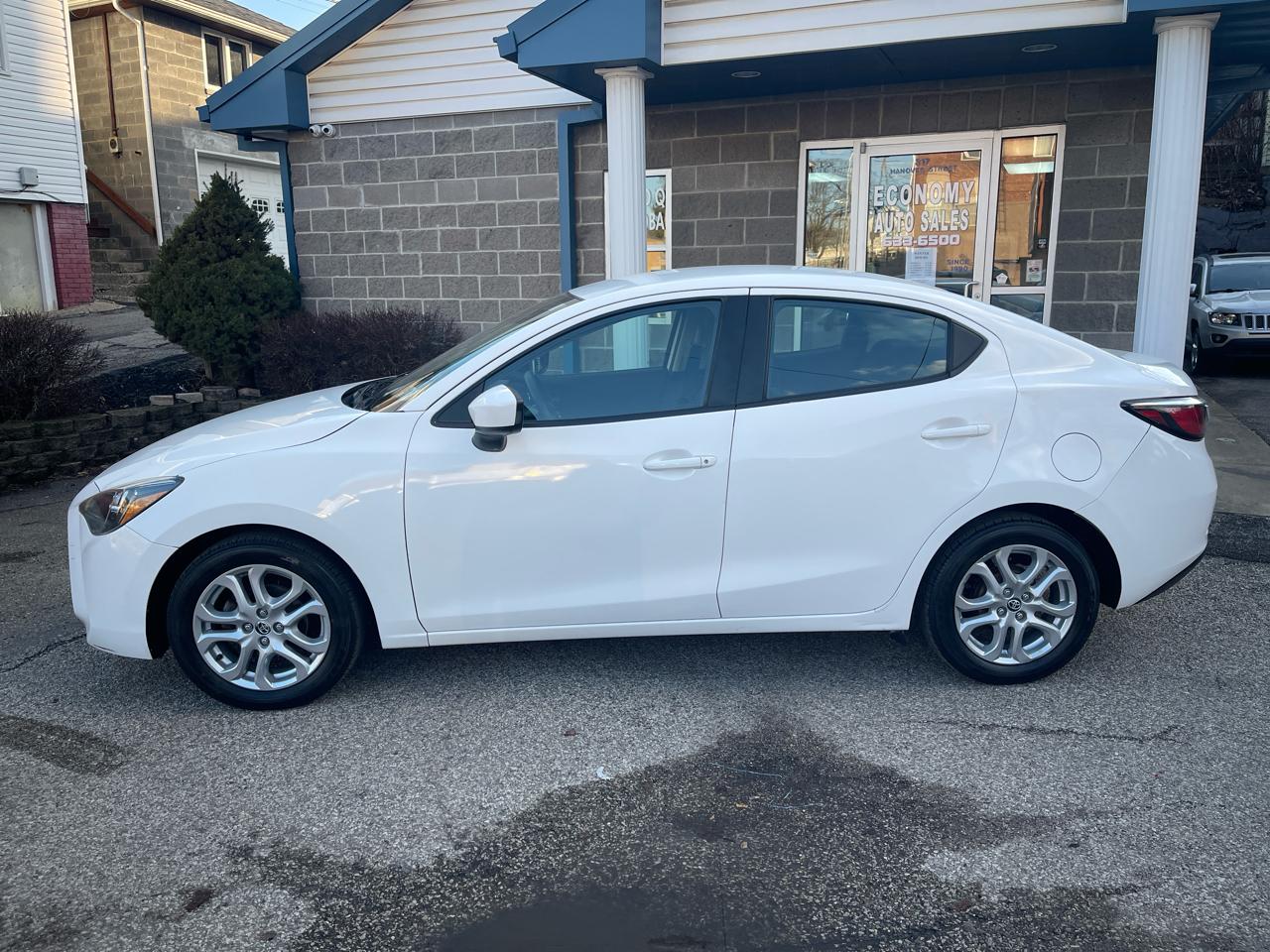 Toyota Yaris iA Auto (Natl) 2017