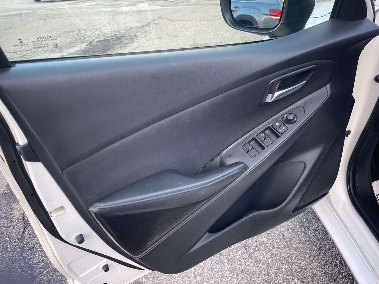 Toyota Yaris iA Auto (Natl) 2017