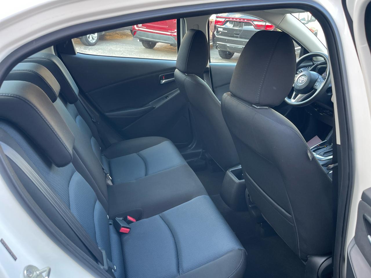 Toyota Yaris iA Auto (Natl) 2017