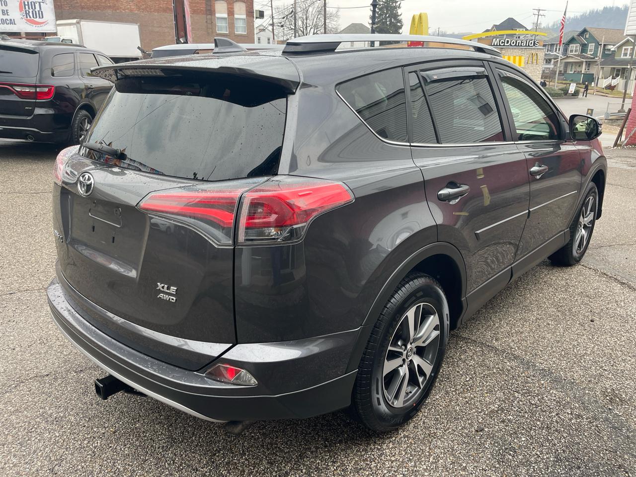 Toyota RAV4 XLE AWD (Natl) 2017
