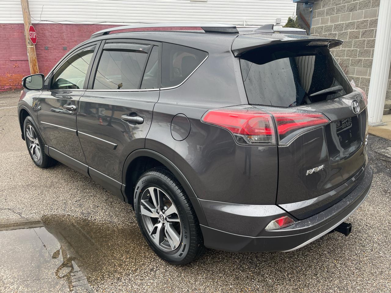 Toyota RAV4 XLE AWD (Natl) 2017
