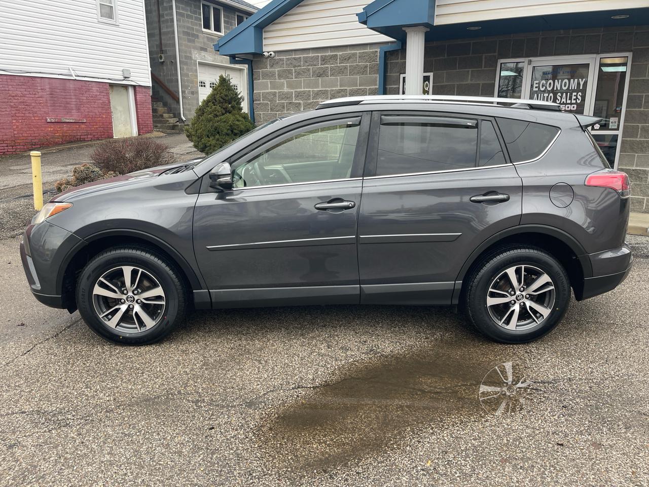 Toyota RAV4 XLE AWD (Natl) 2017