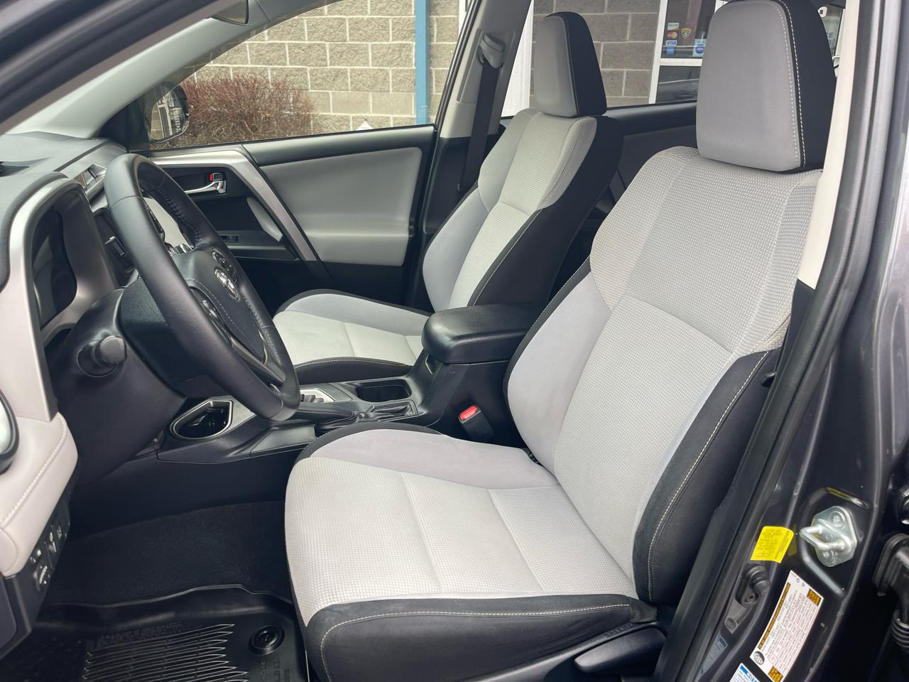 Toyota RAV4 XLE AWD (Natl) 2017