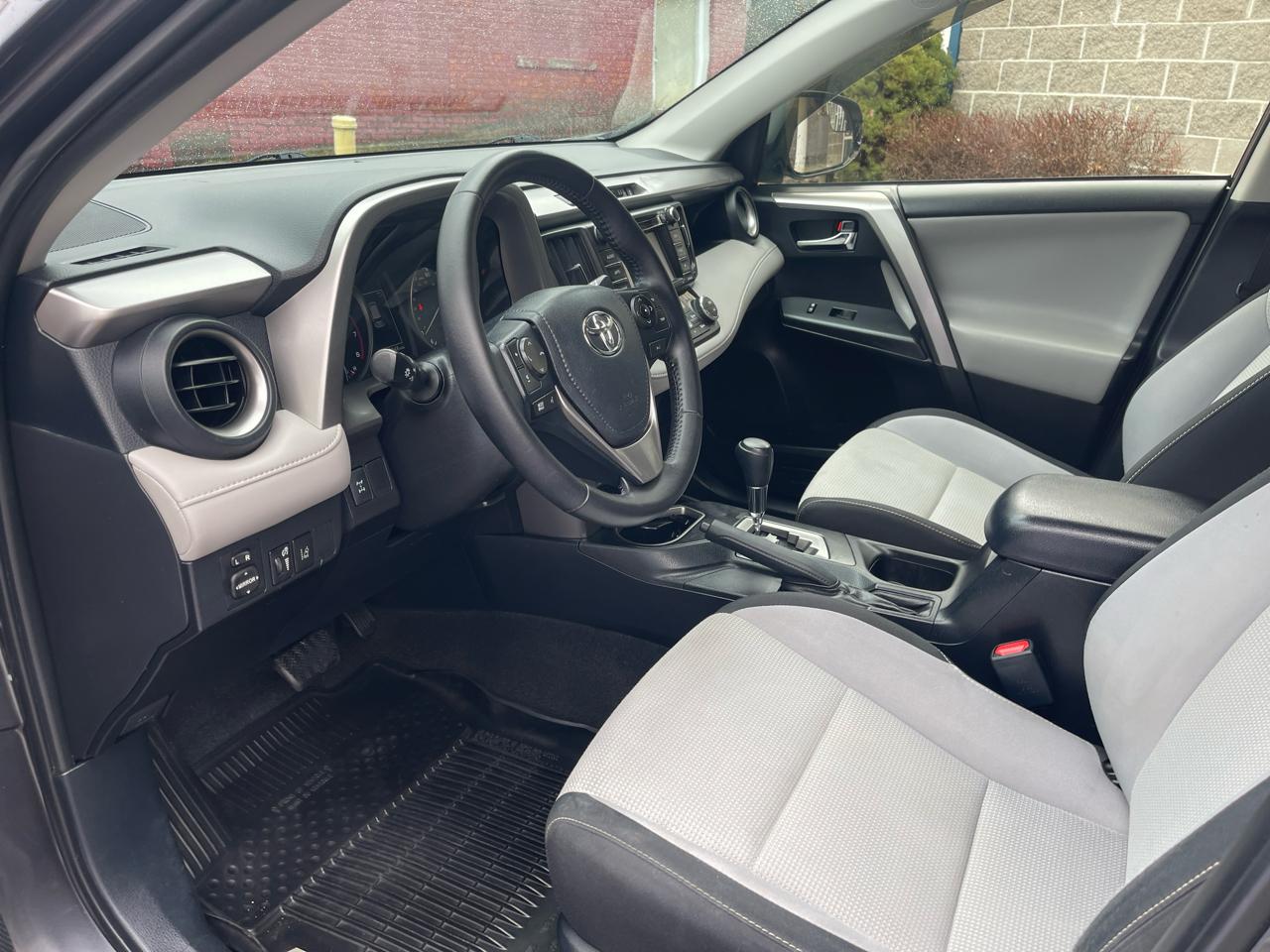 Toyota RAV4 XLE AWD (Natl) 2017