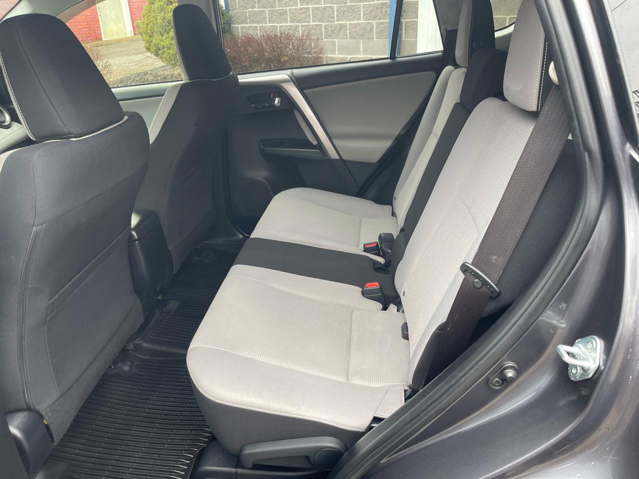 Toyota RAV4 XLE AWD (Natl) 2017