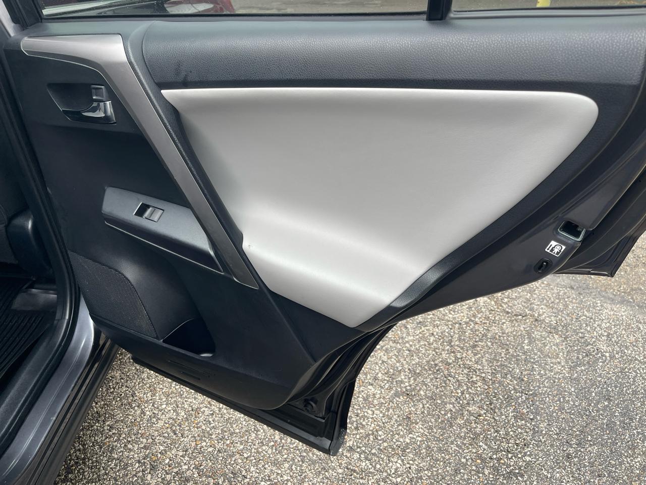 Toyota RAV4 XLE AWD (Natl) 2017