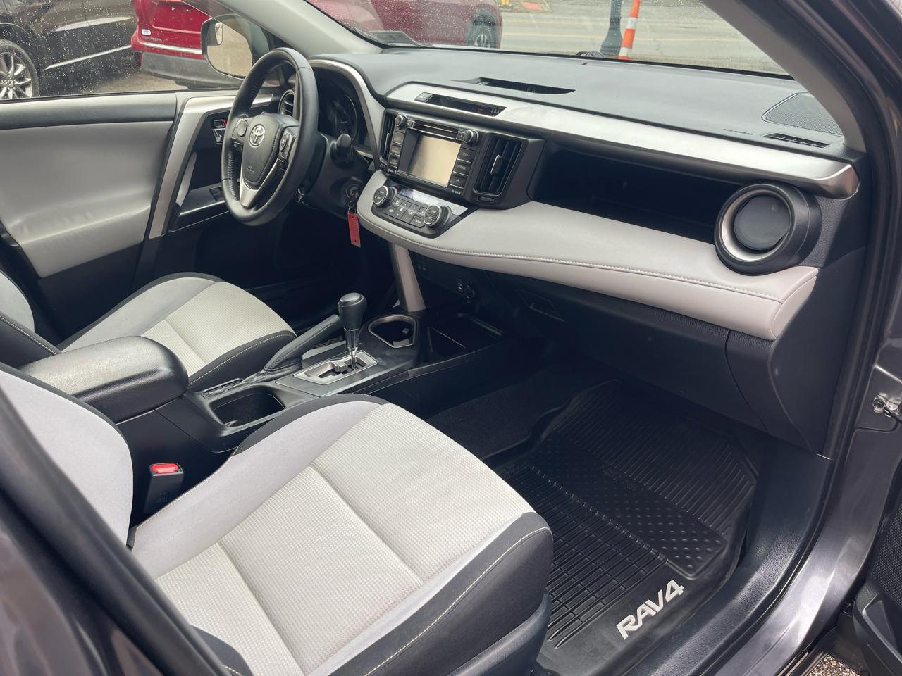 Toyota RAV4 XLE AWD (Natl) 2017