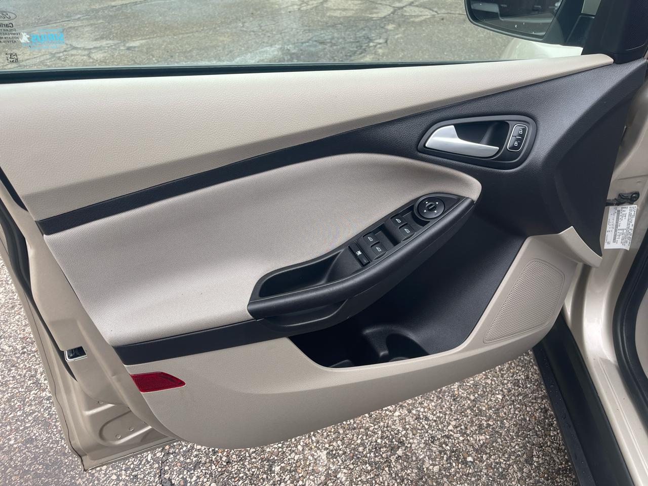 Ford Focus SE Sedan 2017