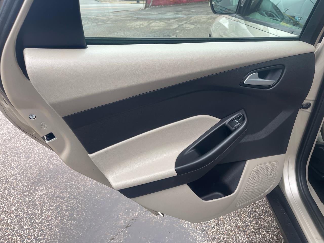 Ford Focus SE Sedan 2017