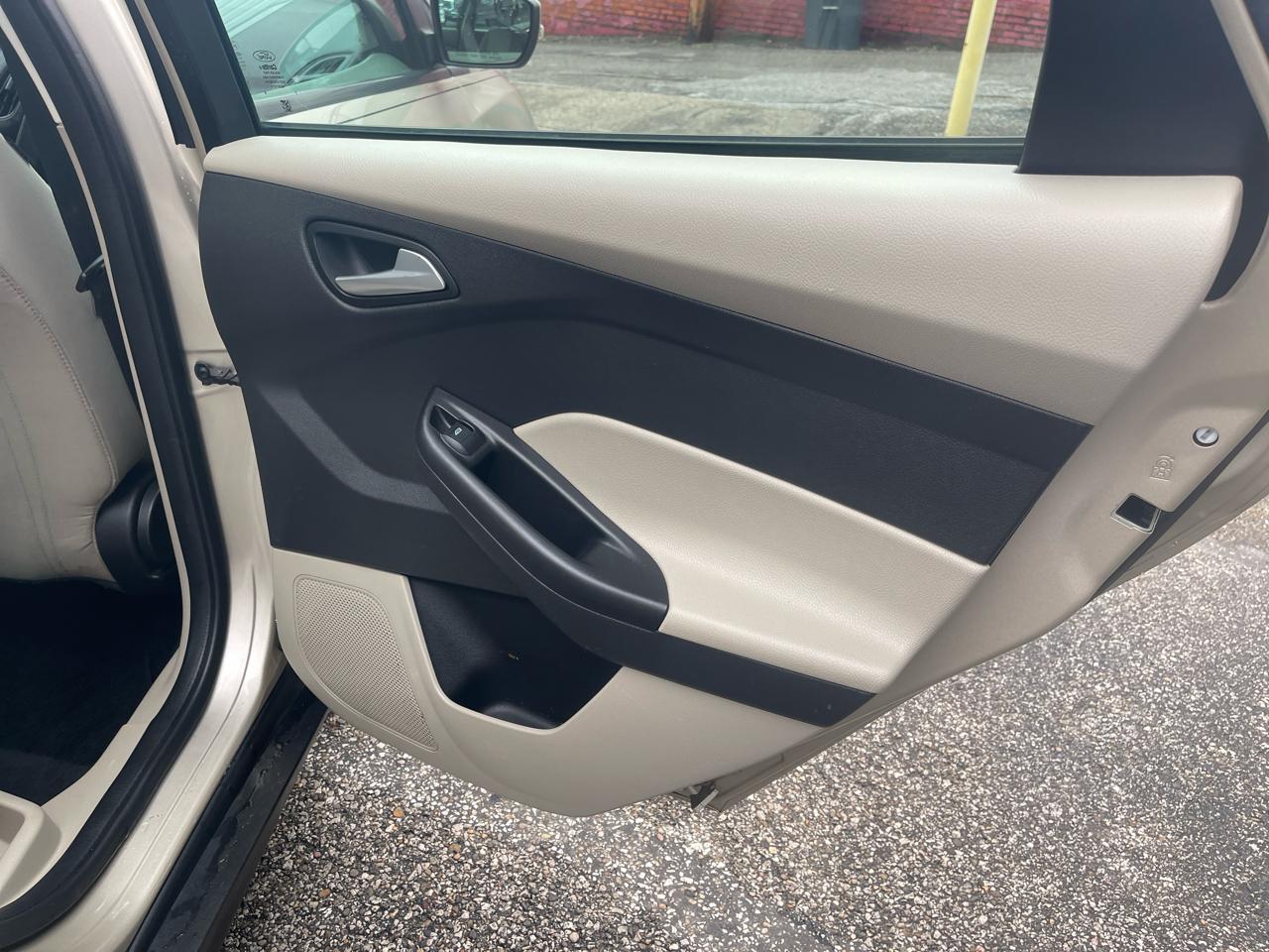 Ford Focus SE Sedan 2017