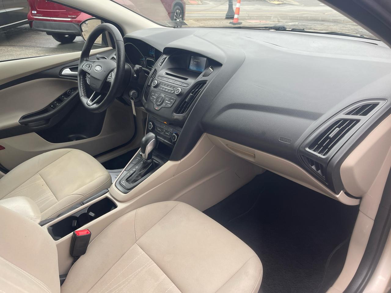 Ford Focus SE Sedan 2017