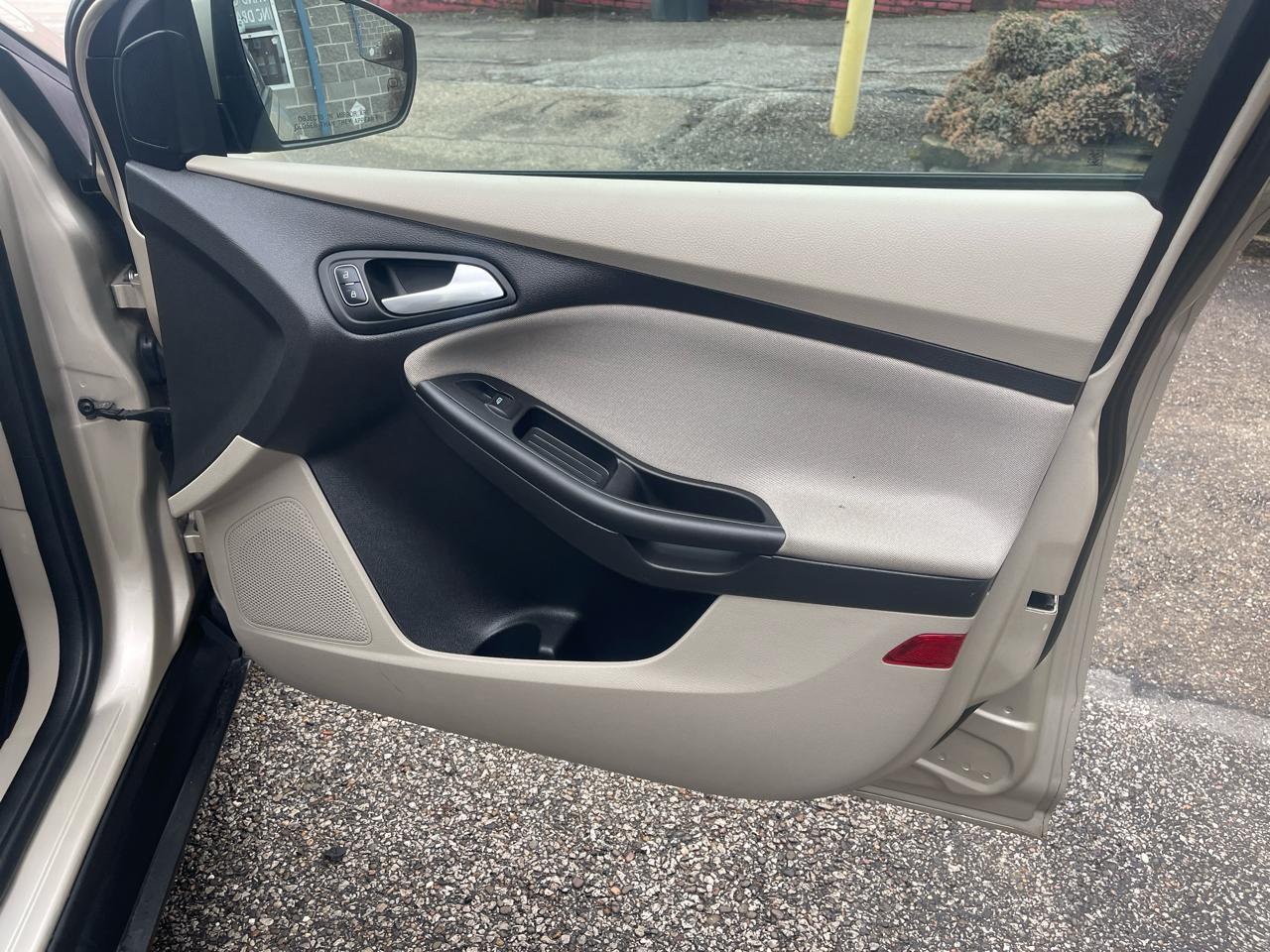 Ford Focus SE Sedan 2017