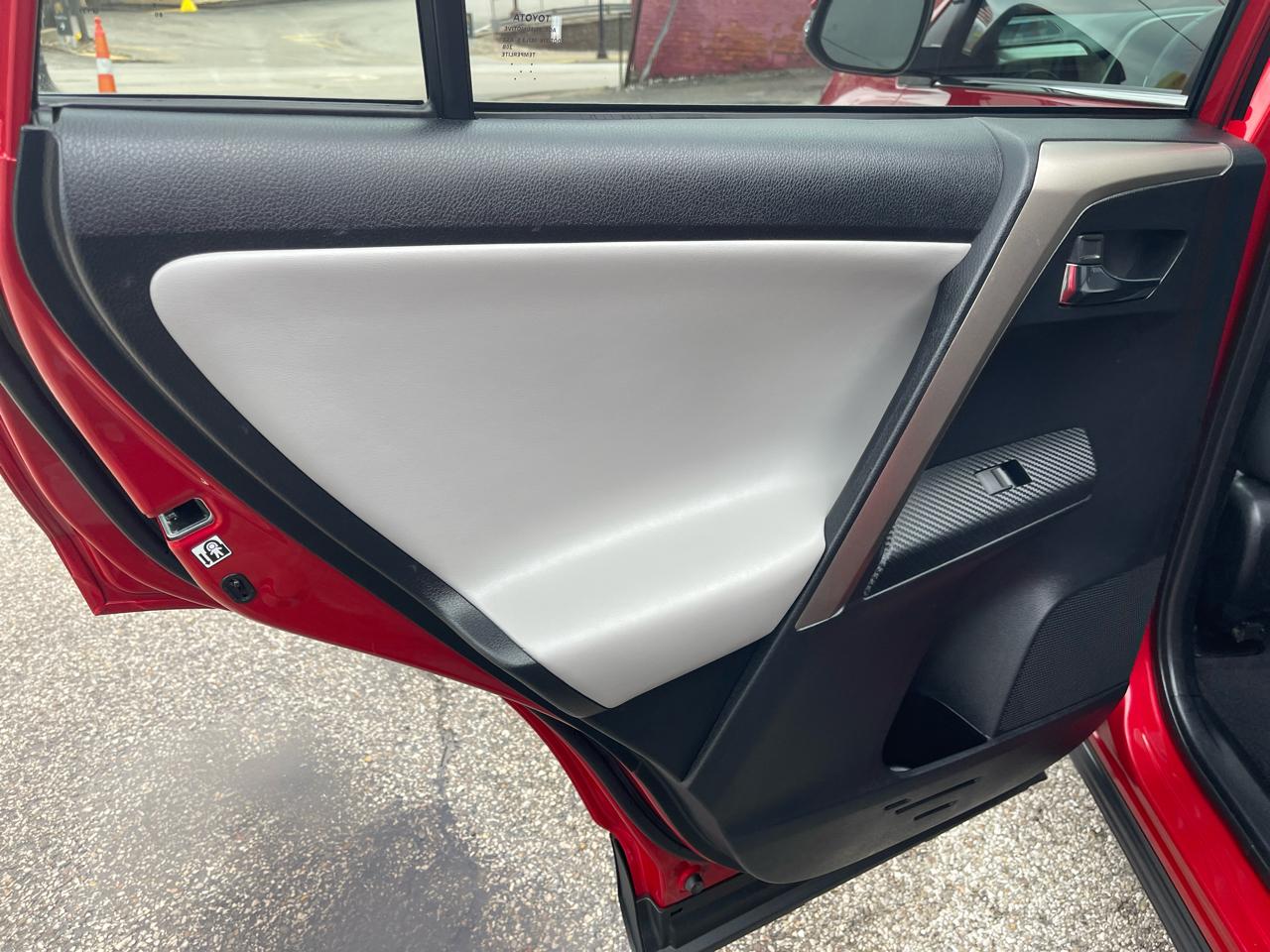 Toyota RAV4 AWD 4dr Limited (Natl) 2015