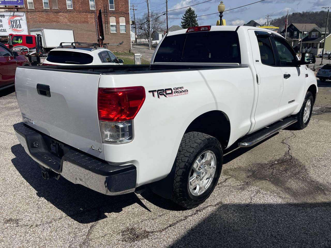 Toyota Tundra 4WD Truck Dbl 5.7L V8 6-Spd AT (Natl) 2010