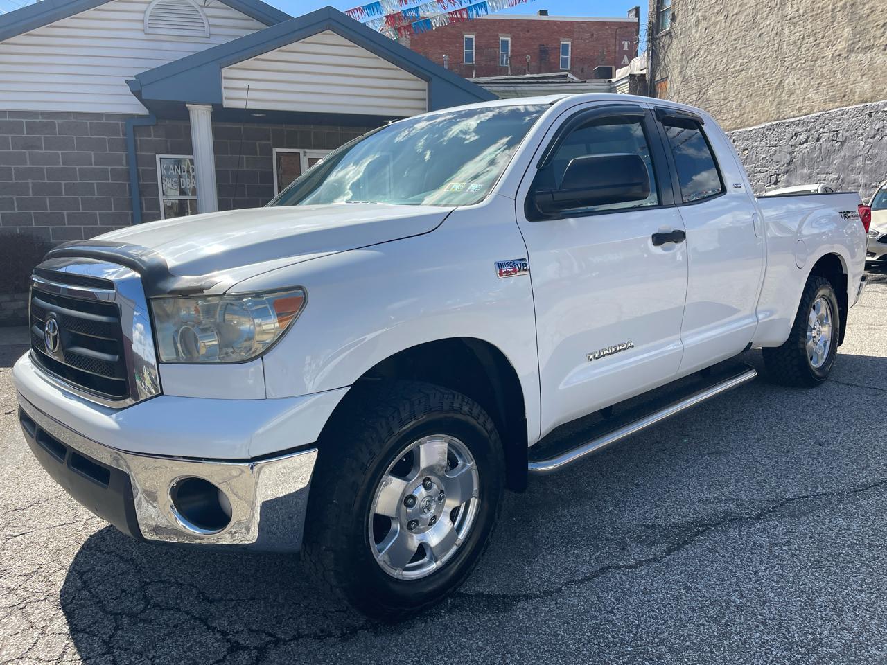 Toyota Tundra 4WD Truck Dbl 5.7L V8 6-Spd AT (Natl) 2010