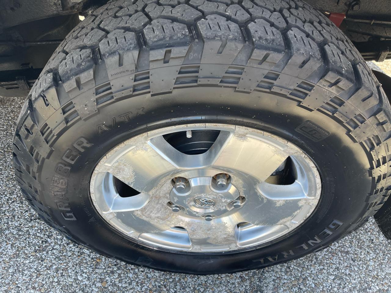 Toyota Tundra 4WD Truck Dbl 5.7L V8 6-Spd AT (Natl) 2010