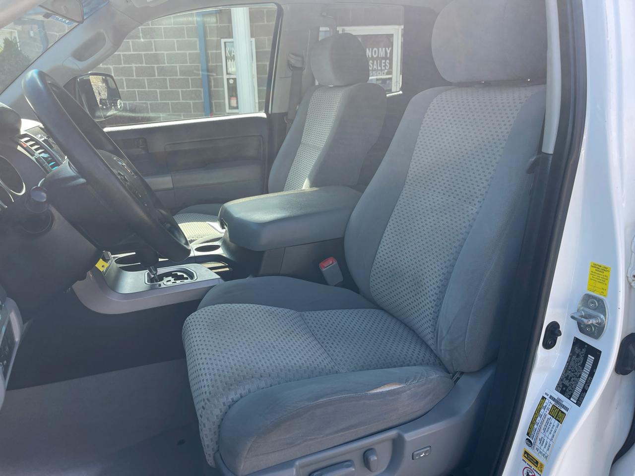 Toyota Tundra 4WD Truck Dbl 5.7L V8 6-Spd AT (Natl) 2010