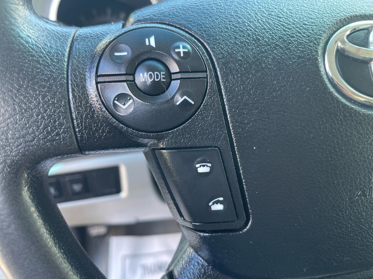 Toyota Tundra 4WD Truck Dbl 5.7L V8 6-Spd AT (Natl) 2010