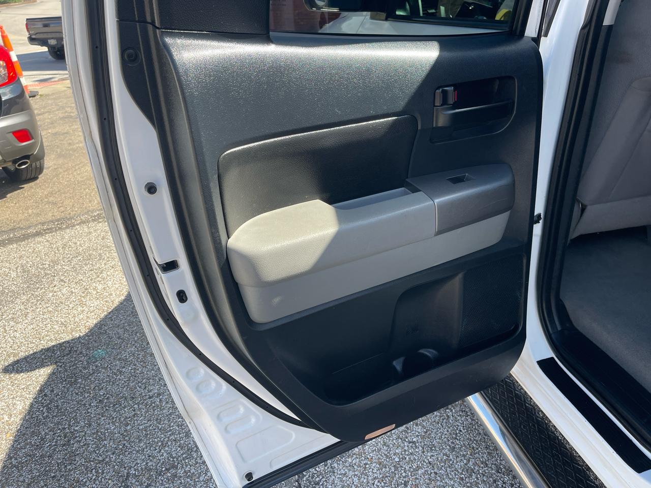 Toyota Tundra 4WD Truck Dbl 5.7L V8 6-Spd AT (Natl) 2010