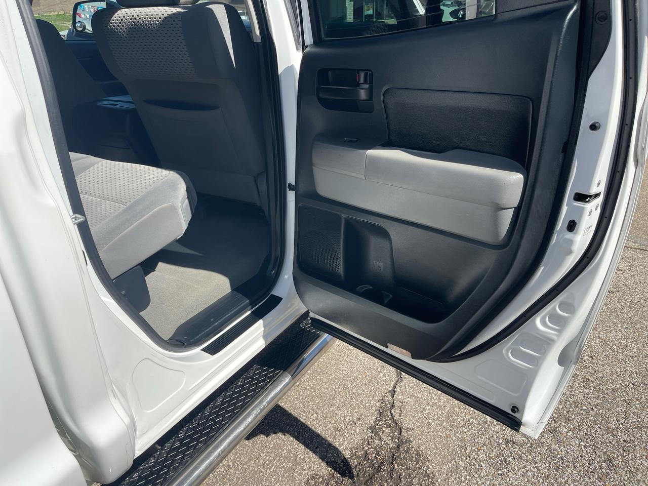 Toyota Tundra 4WD Truck Dbl 5.7L V8 6-Spd AT (Natl) 2010