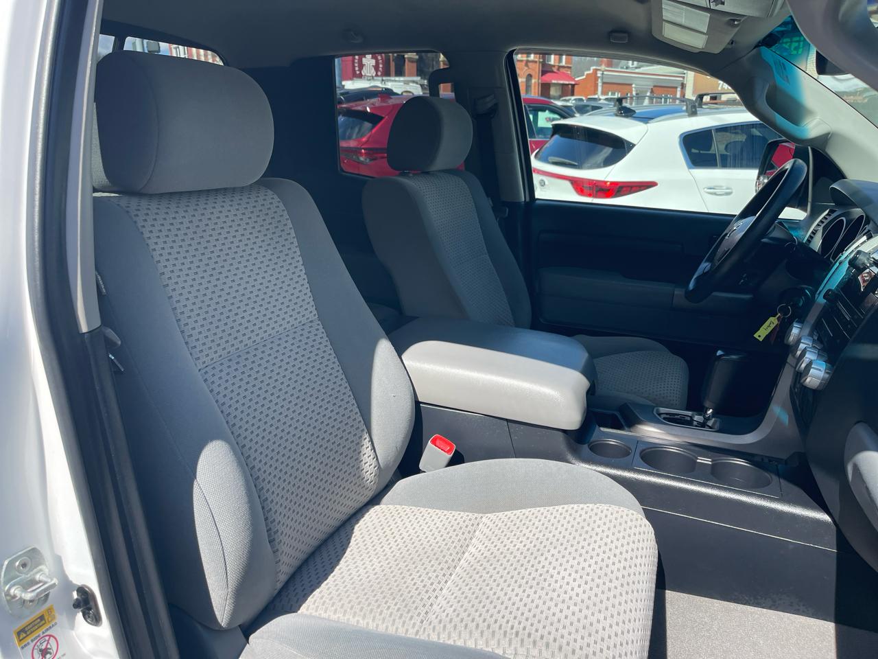 Toyota Tundra 4WD Truck Dbl 5.7L V8 6-Spd AT (Natl) 2010