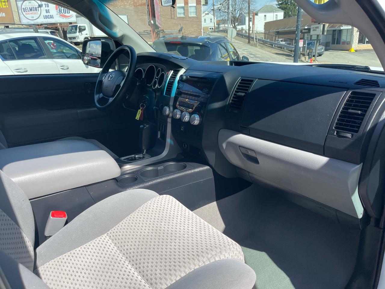 Toyota Tundra 4WD Truck Dbl 5.7L V8 6-Spd AT (Natl) 2010