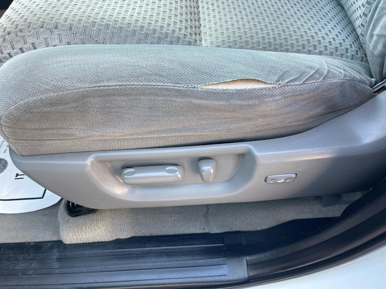 Toyota Tundra 4WD Truck Dbl 5.7L V8 6-Spd AT (Natl) 2010