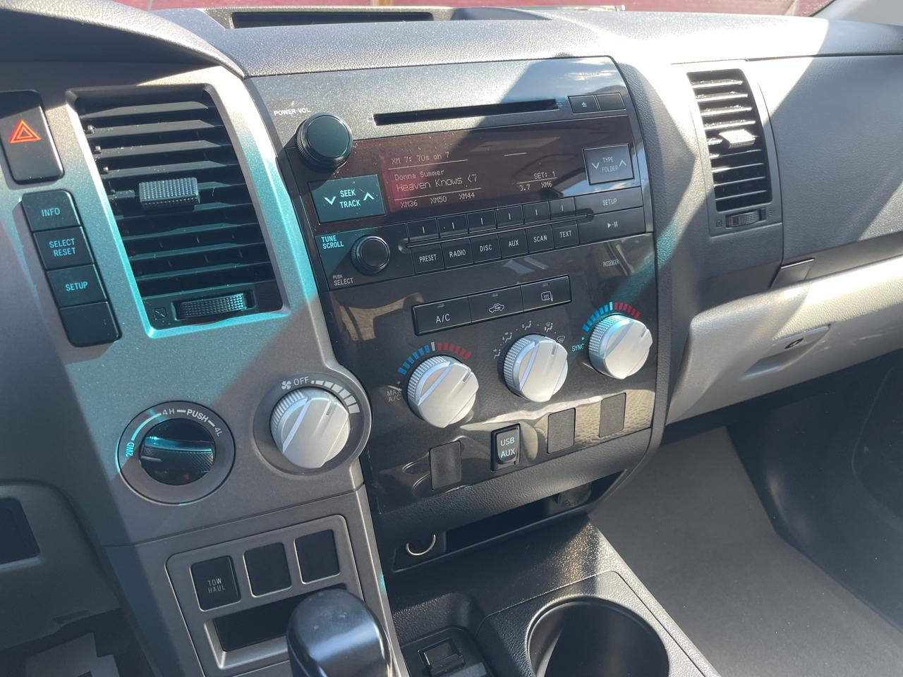 Toyota Tundra 4WD Truck Dbl 5.7L V8 6-Spd AT (Natl) 2010