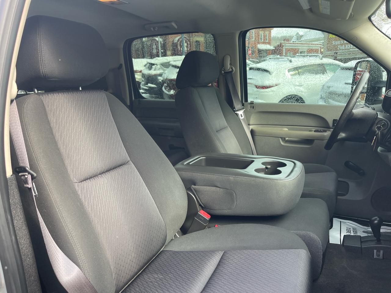 Chevrolet Silverado 3500HD 4WD Crew Cab 153.7" SRW Work Truck 2013