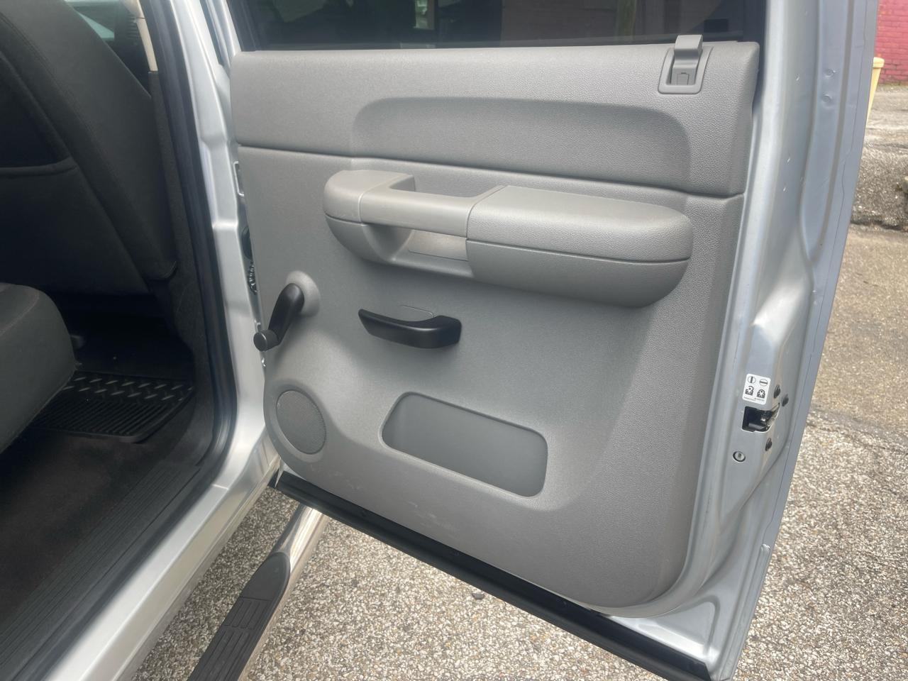 Chevrolet Silverado 3500HD 4WD Crew Cab 153.7" SRW Work Truck 2013