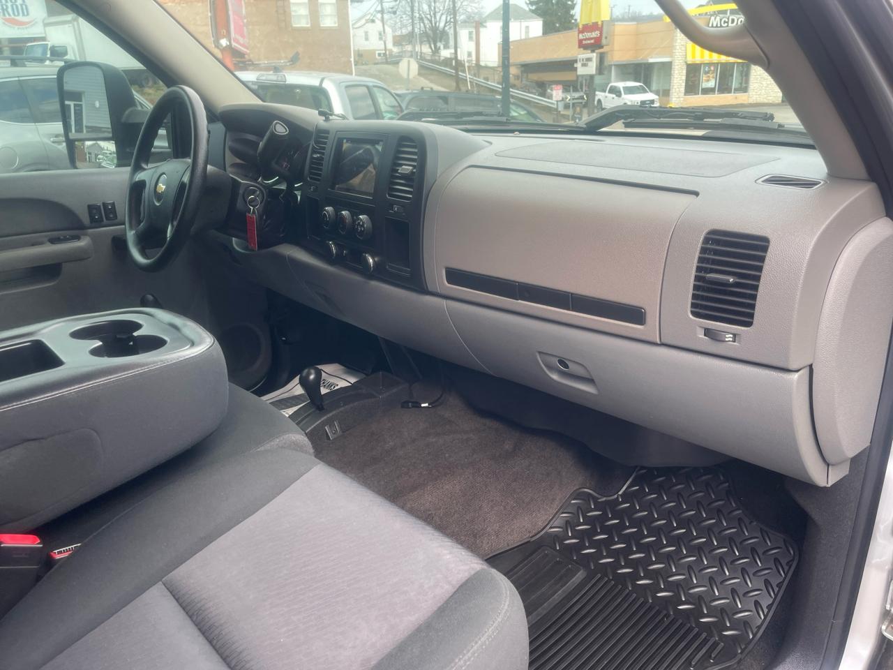 Chevrolet Silverado 3500HD 4WD Crew Cab 153.7" SRW Work Truck 2013