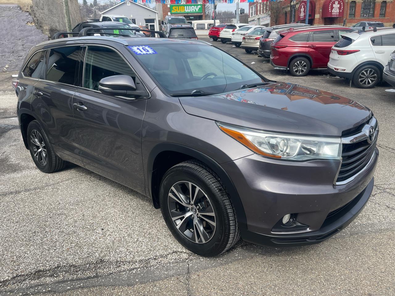 Toyota Highlander AWD 4dr V6 XLE (Natl) 2016