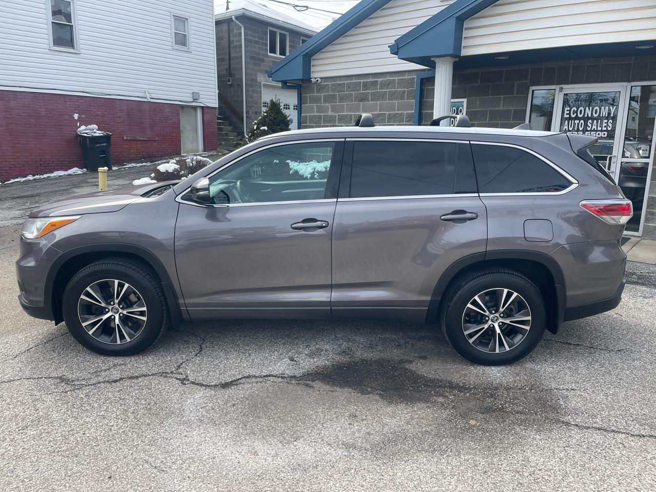 Toyota Highlander AWD 4dr V6 XLE (Natl) 2016