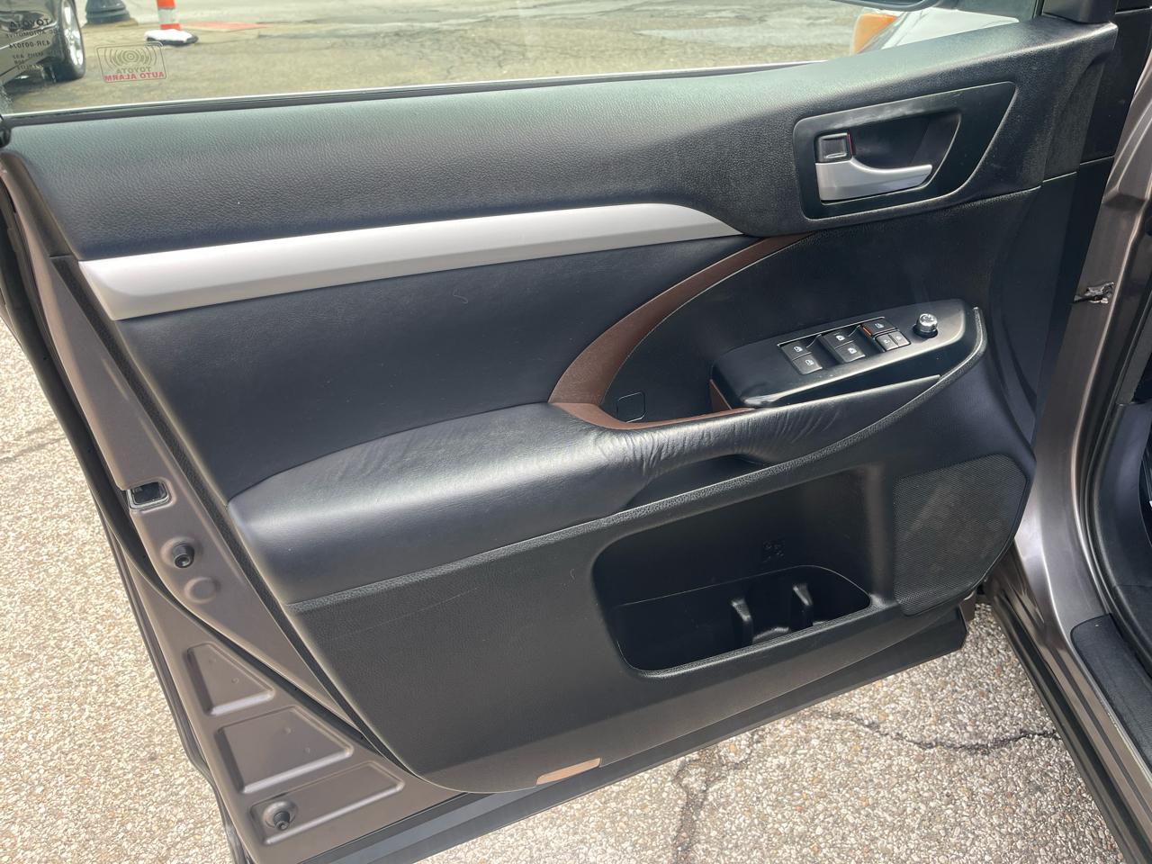 Toyota Highlander AWD 4dr V6 XLE (Natl) 2016