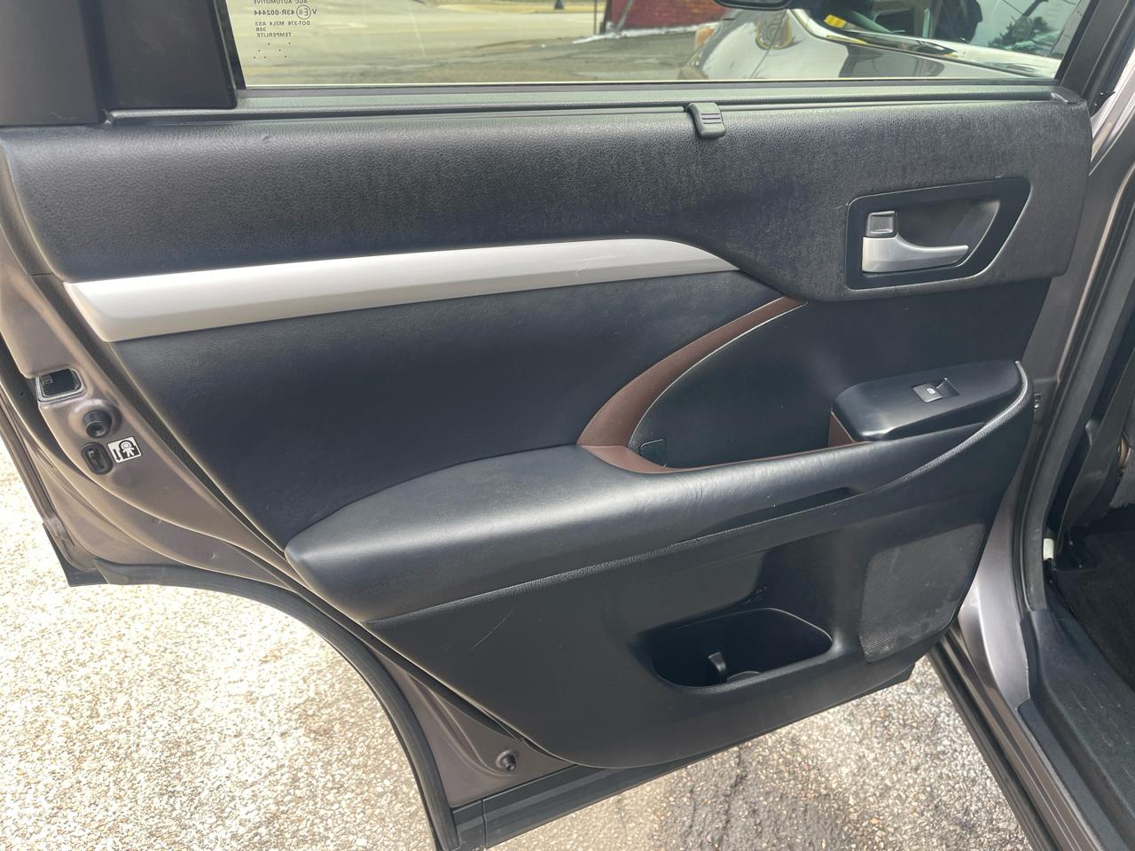 Toyota Highlander AWD 4dr V6 XLE (Natl) 2016