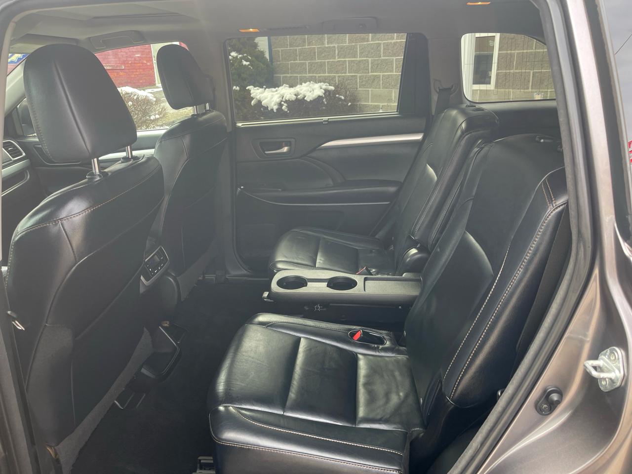 Toyota Highlander AWD 4dr V6 XLE (Natl) 2016