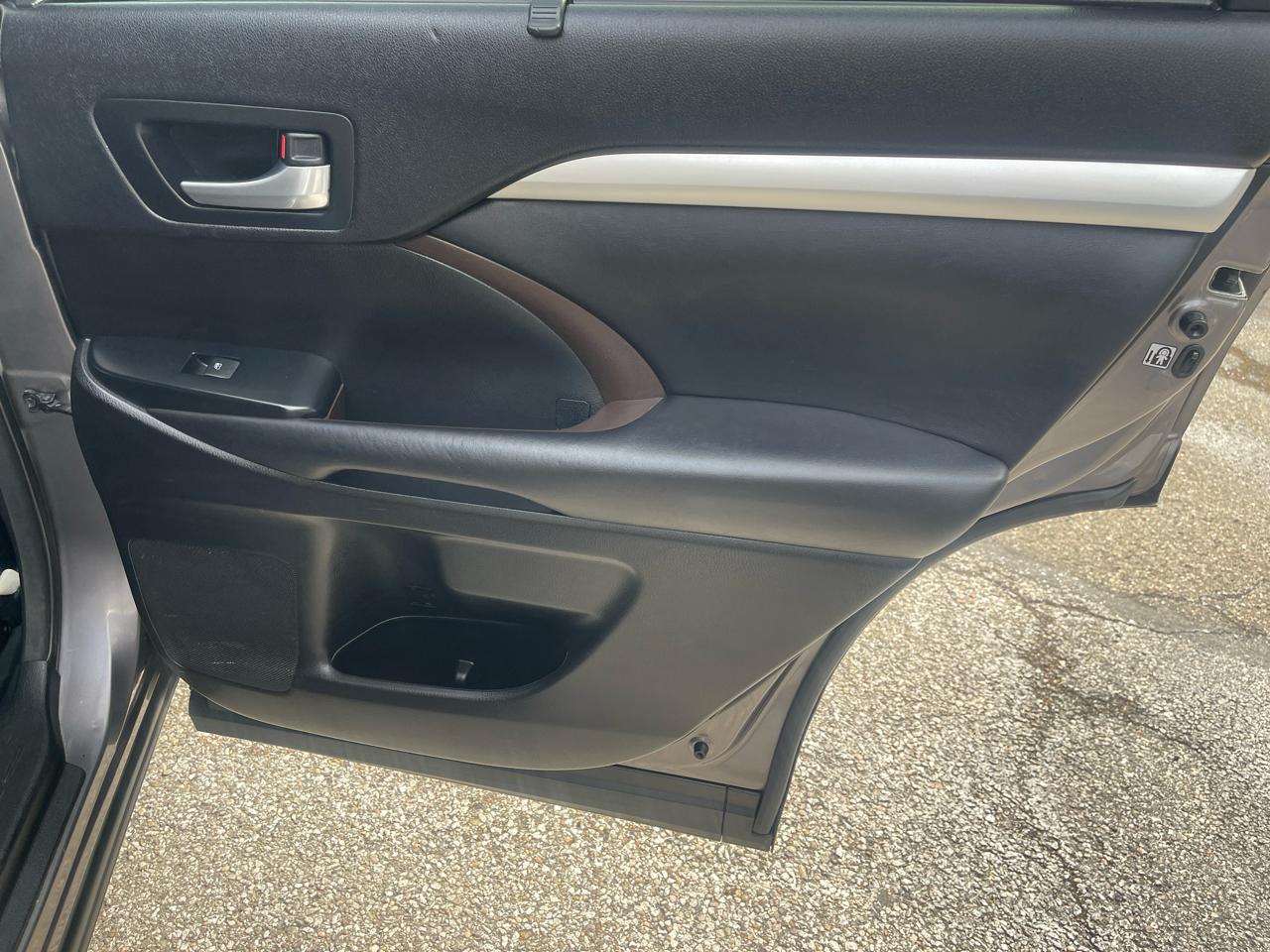 Toyota Highlander AWD 4dr V6 XLE (Natl) 2016