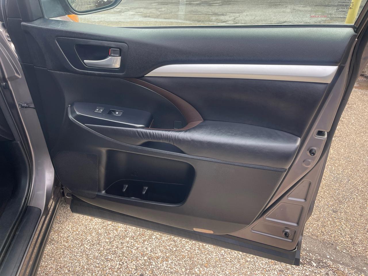 Toyota Highlander AWD 4dr V6 XLE (Natl) 2016