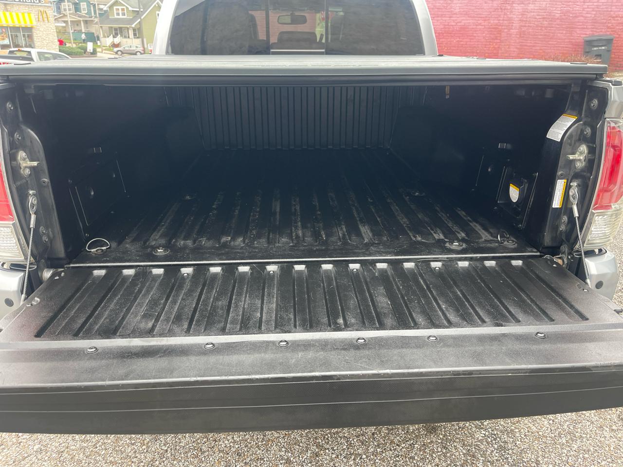 Toyota Tacoma Limited Double Cab 5' Bed V6 4x4 AT (Natl) 2017