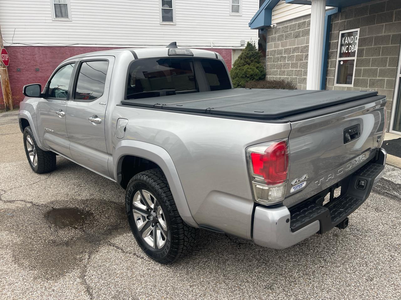 Toyota Tacoma Limited Double Cab 5' Bed V6 4x4 AT (Natl) 2017