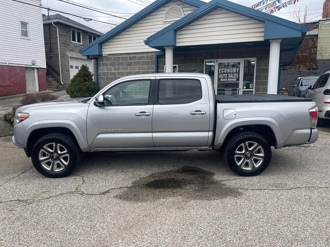 Toyota Tacoma Limited Double Cab 5' Bed V6 4x4 AT (Natl) 2017