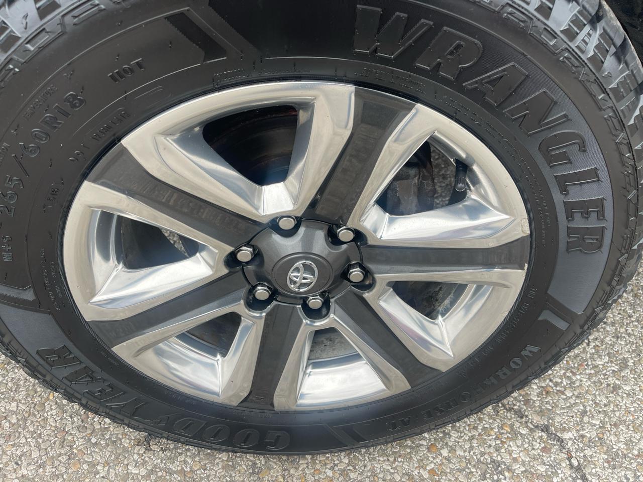 Toyota Tacoma Limited Double Cab 5' Bed V6 4x4 AT (Natl) 2017