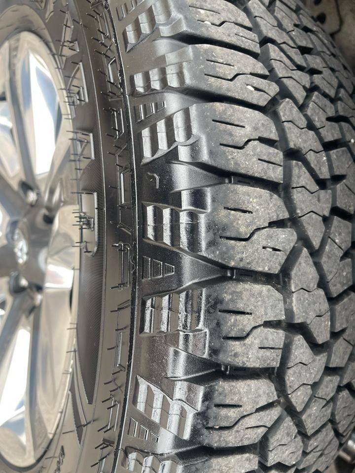 Toyota Tacoma Limited Double Cab 5' Bed V6 4x4 AT (Natl) 2017