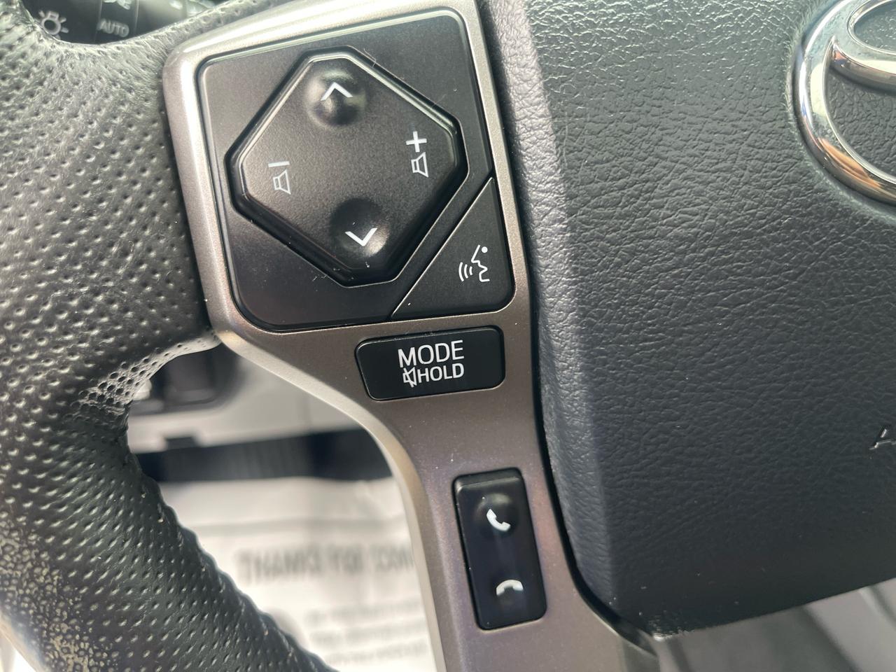 Toyota Tacoma Limited Double Cab 5' Bed V6 4x4 AT (Natl) 2017