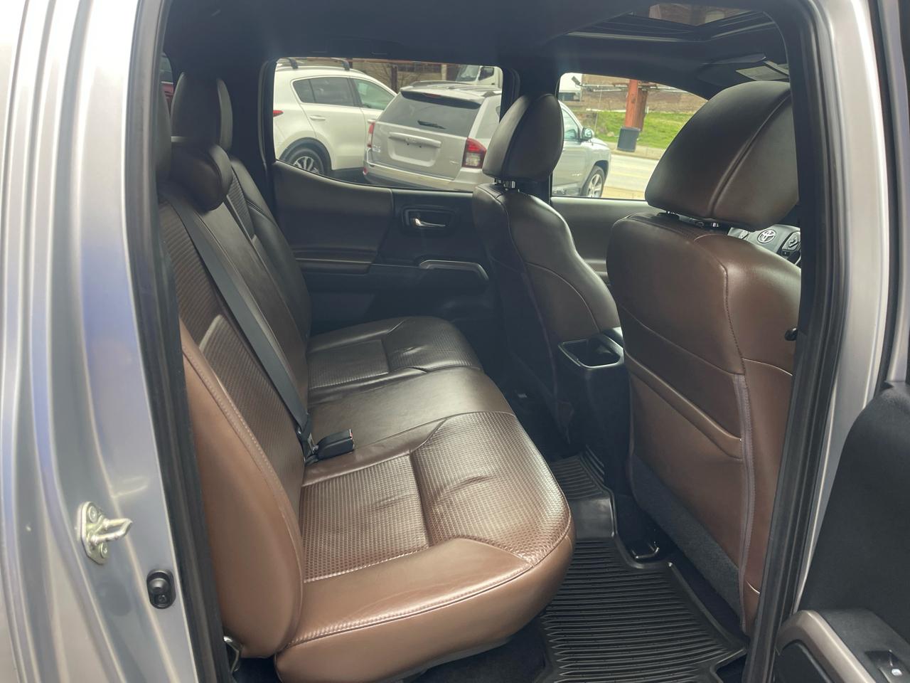 Toyota Tacoma Limited Double Cab 5' Bed V6 4x4 AT (Natl) 2017