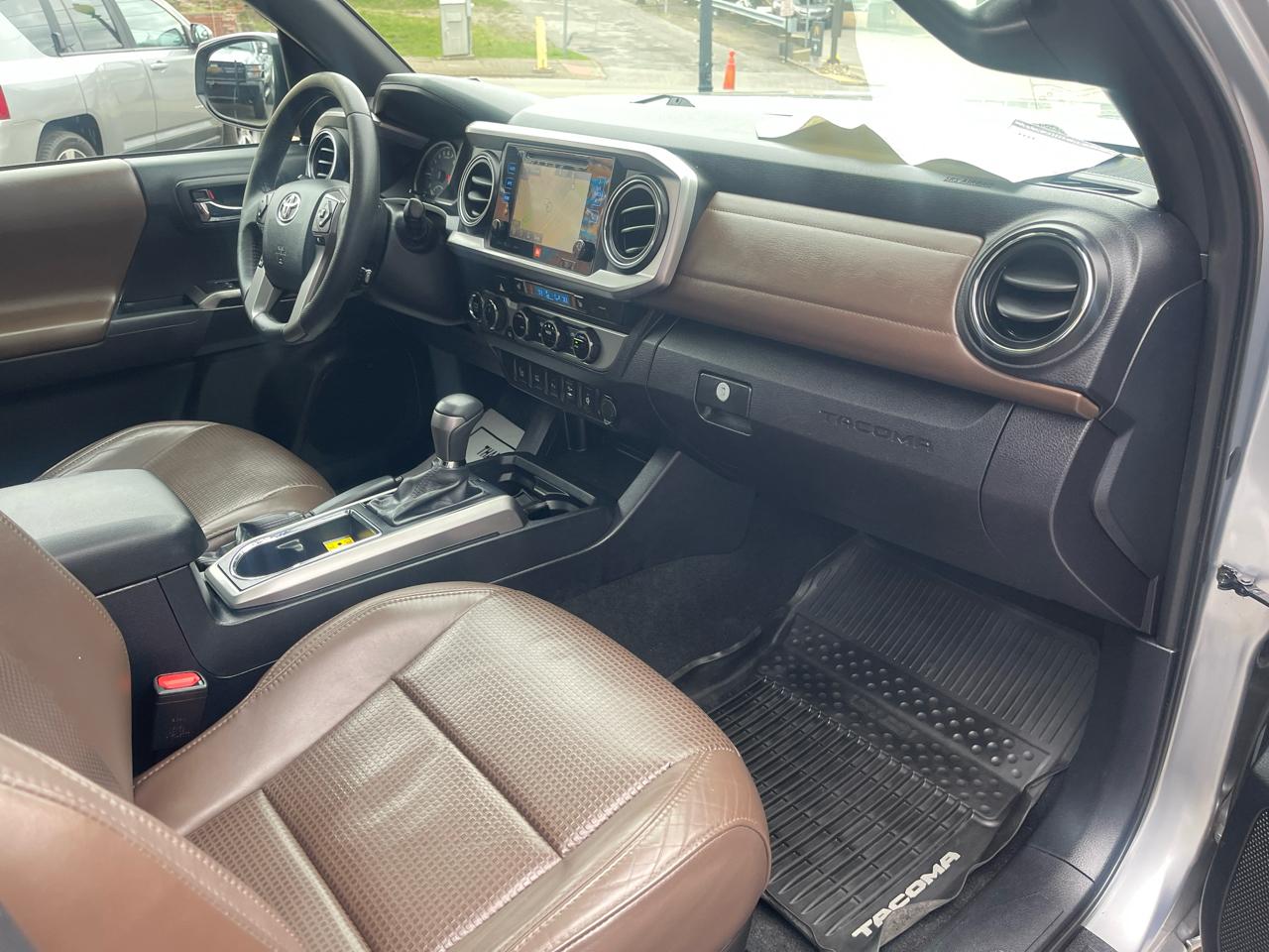 Toyota Tacoma Limited Double Cab 5' Bed V6 4x4 AT (Natl) 2017