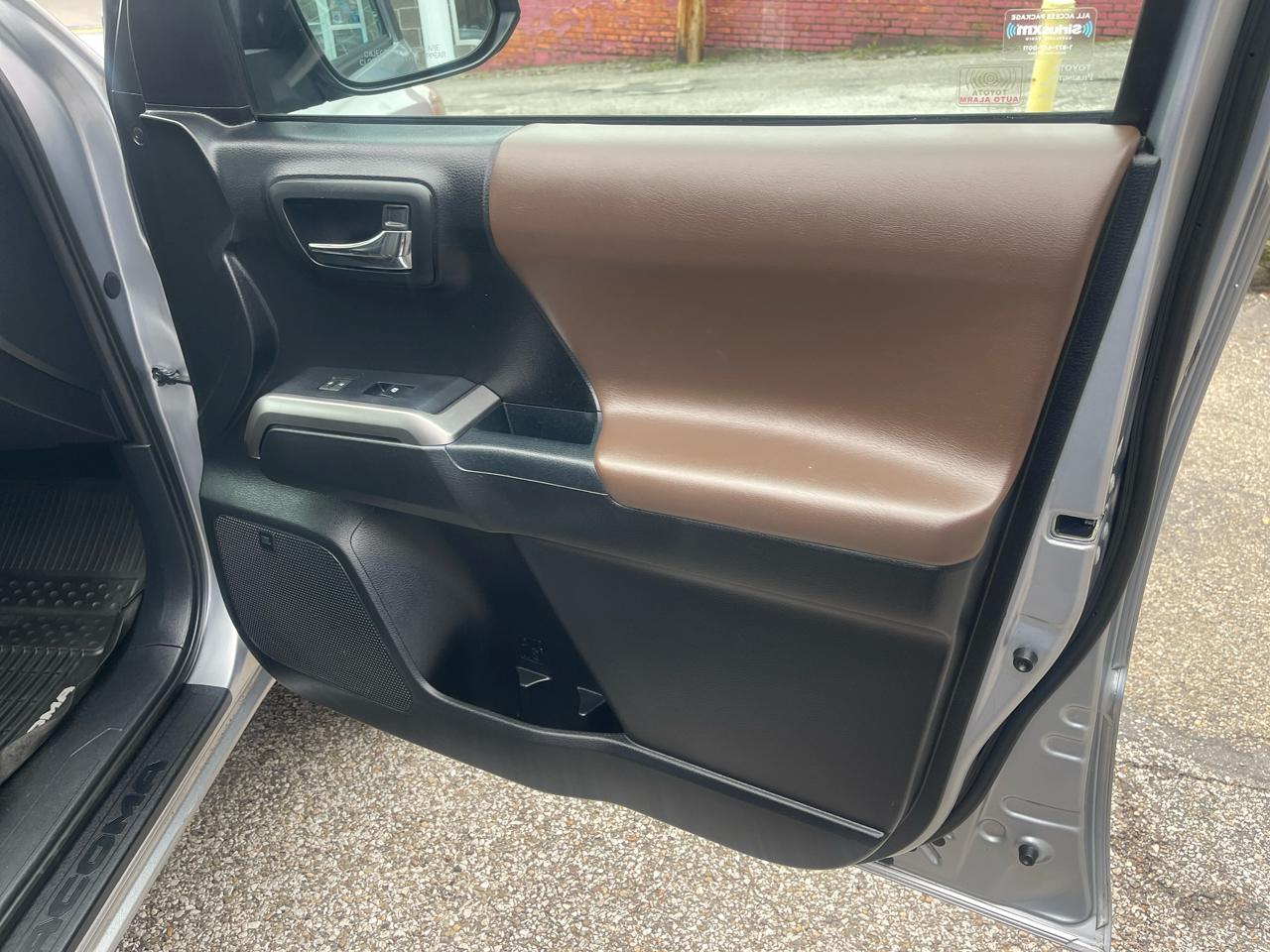 Toyota Tacoma Limited Double Cab 5' Bed V6 4x4 AT (Natl) 2017