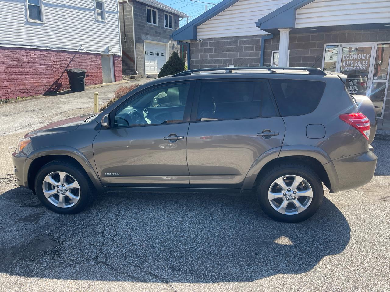 Toyota RAV4 FWD 4dr 4-cyl 4-Spd AT Ltd (Natl) 2011