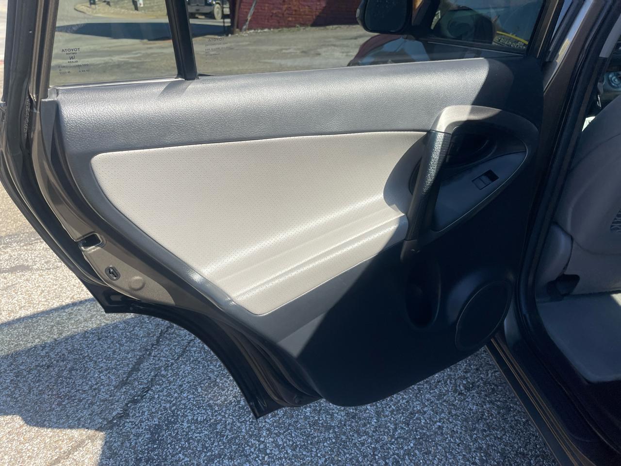 Toyota RAV4 FWD 4dr 4-cyl 4-Spd AT Ltd (Natl) 2011